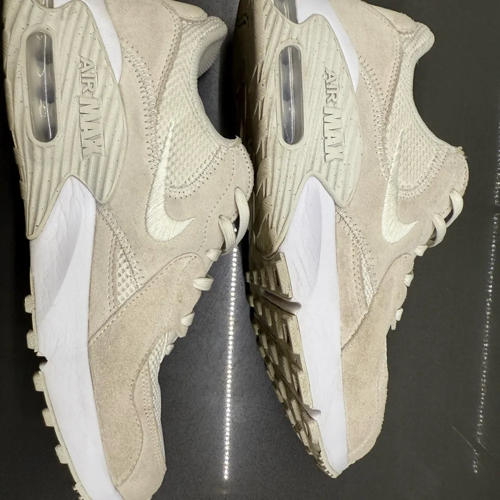 Nike Off-White Air Max Excee Sneakers - Picture 3 of 6